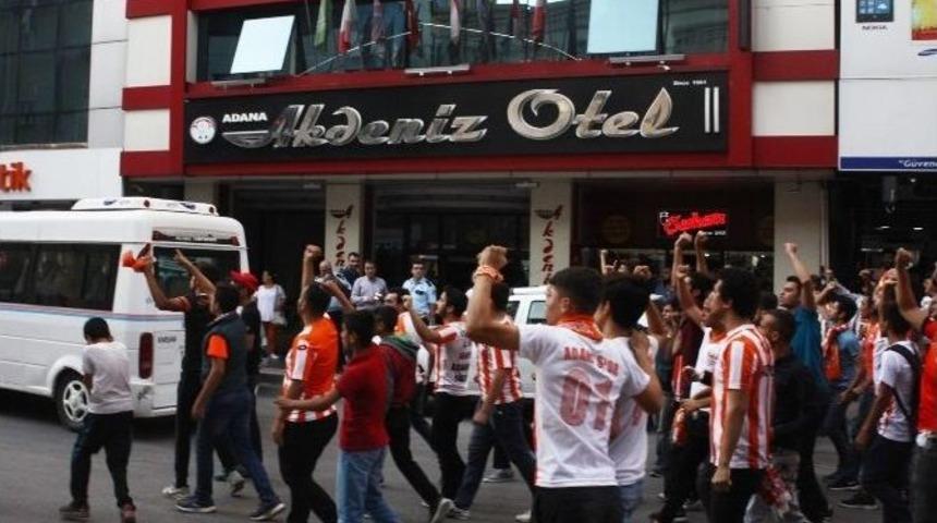 Adanasporlular Galatasaraylı Kovaladı
