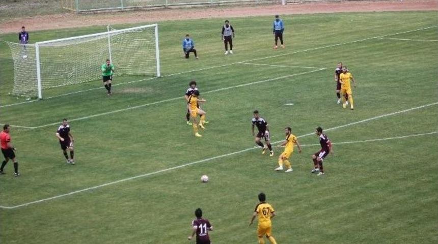 Bayburt Grup &Ouml;zel İdare Gen&ccedil;likspor - Kartalspor: 1-0