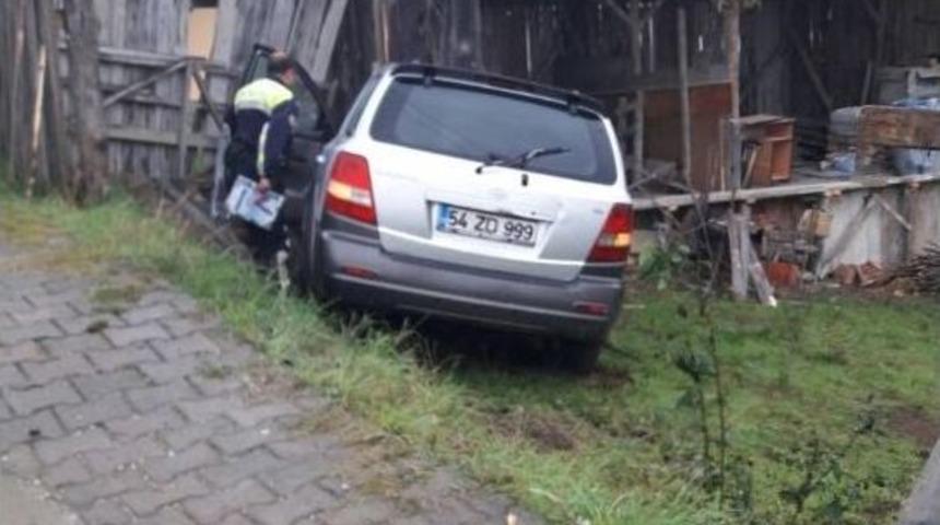 Otomobil Evin Bah&ccedil;esine U&ccedil;tu: 6 Yaralı