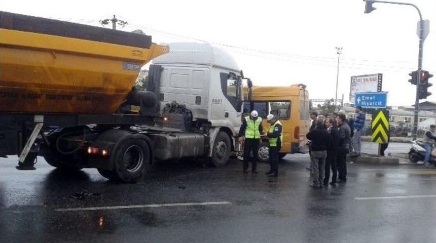 Tavşanlı&rsquo;da Trafik Kazası: 8 Yaralı