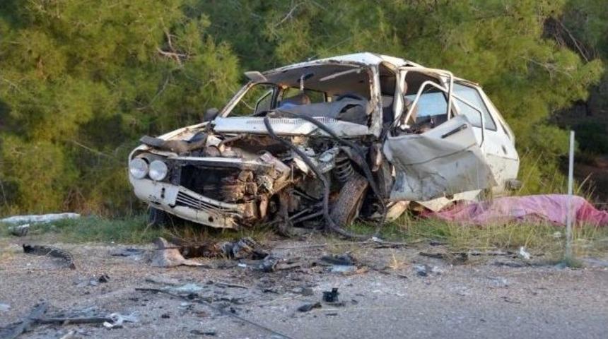 Adana&rsquo;da Trafik Kazası: 2 &Ouml;l&uuml;