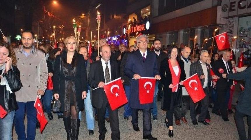 Cumhuriyet Bayramı Kapsamında Y&uuml;r&uuml;y&uuml;ş Ve Fener Alayı D&uuml;zenlendi