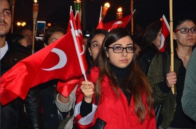 Cumhuriyet Bayramı Kapsamında Yürüyüş Ve Fener Alayı Düzenlendi