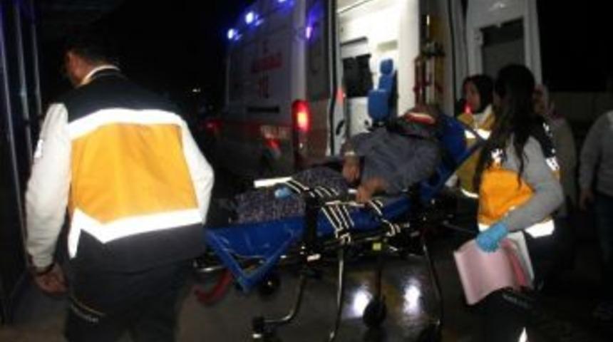 Bafra&rsquo;da İki Otomobil &Ccedil;arpıştı: 3 Yaralı