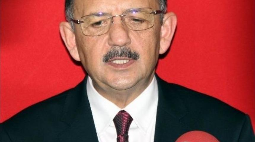 Bakan &Ouml;zhaseki &Ccedil;alışmayan Belediye İş&ccedil;ileri Hakkında Konuştu