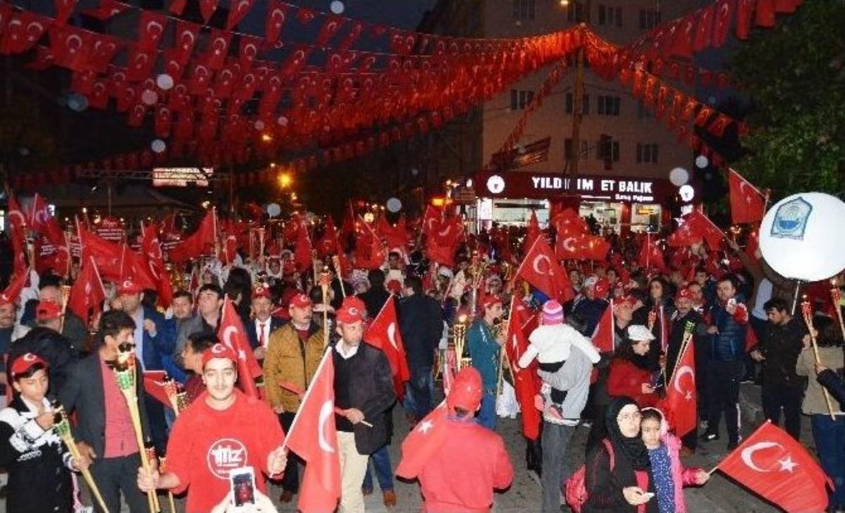 Yıldırım&rsquo;dan, Cumhuriyet&rsquo;in 93. Yılına Yakışır Kutlama