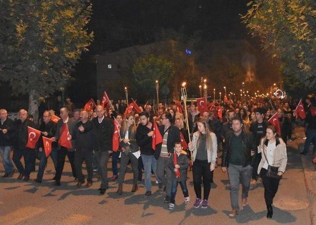 Hayrabolu’da Coşkulu Fener Alayı