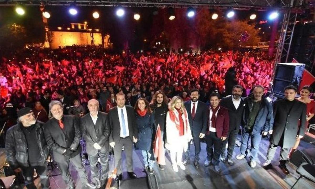 Cumhuriyet&rsquo;in 93&rsquo;&uuml;nc&uuml; Yılı Beşiktaş&rsquo;ta Coşkuyla Kutlandı
