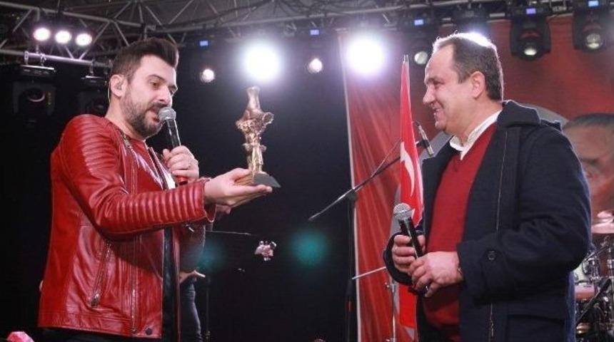 G&ouml;khan Tepe Giresun&rsquo;da Hayranları İle Buluştu.