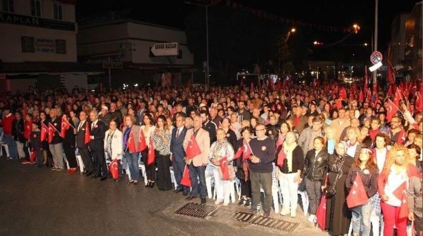 Kuşadası&rsquo;nda Cumhuriyet Şenliği