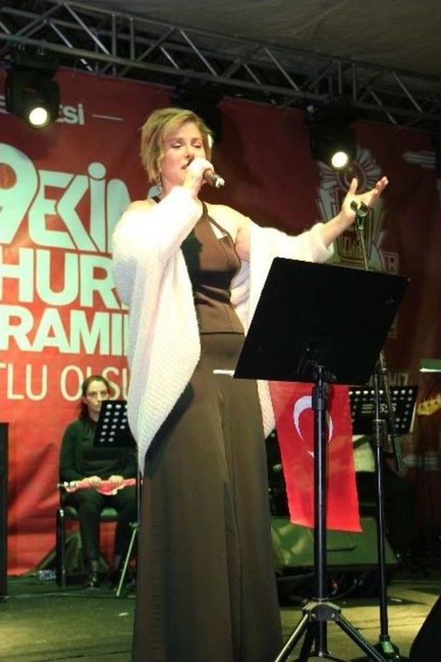 Kuşadası’nda Cumhuriyet Şenliği