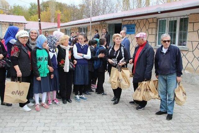 İstanbul’dan Oltu’ya Hayır Eli