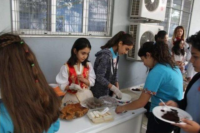 İzmirli Öğrencilerden Anlamlı Kermes