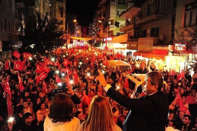 Balçova’da Muhteşem Cumhuriyet Yürüyüşü