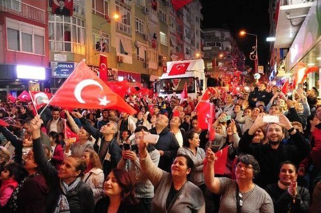 Balçova’da Muhteşem Cumhuriyet Yürüyüşü