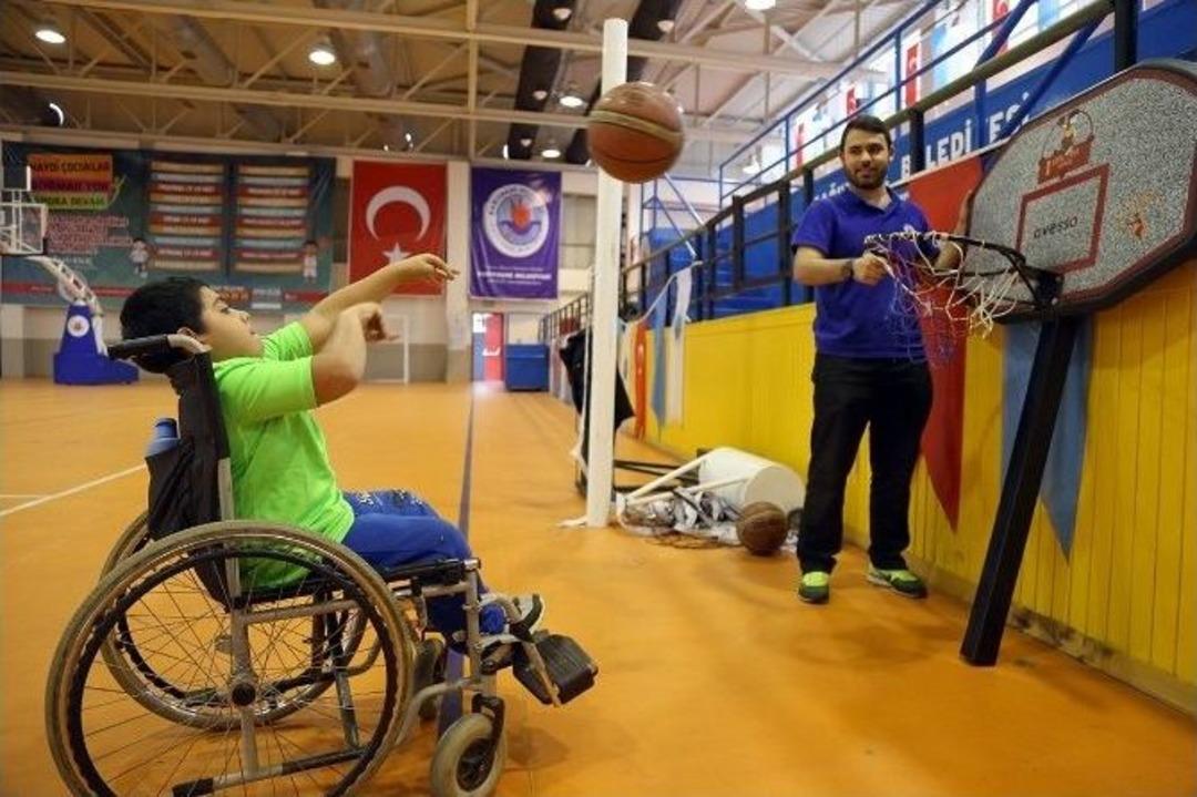 Otizmli Gen&ccedil;ler, Hayata Sporla Tutunuyor