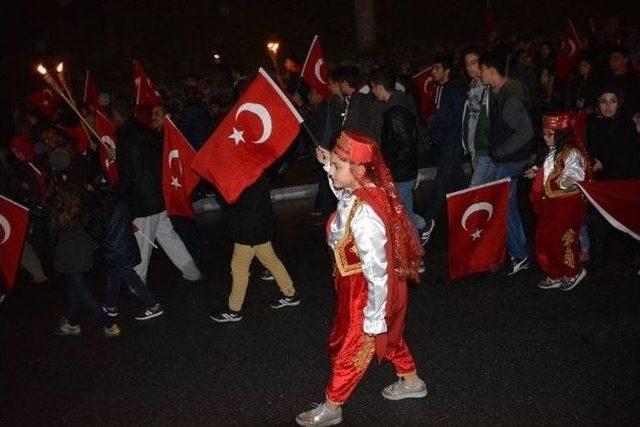 Alaplı’da Fener Alayı Coşkusu