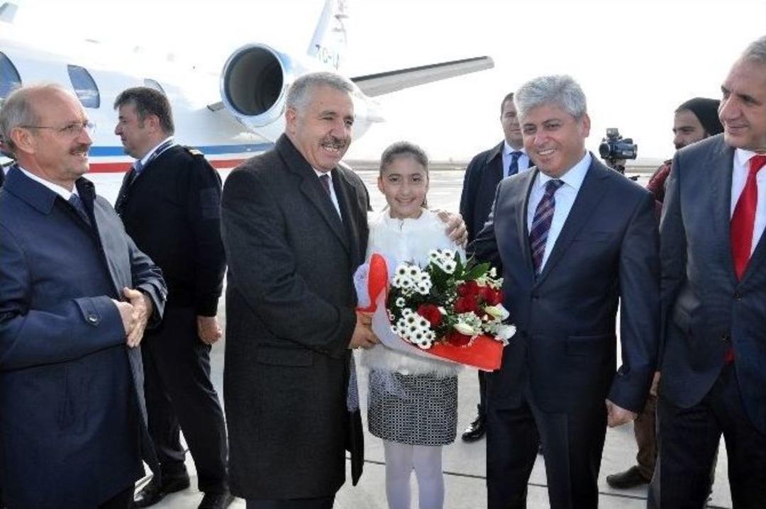 Bakan Ahmet Arslan Kars&rsquo;ta