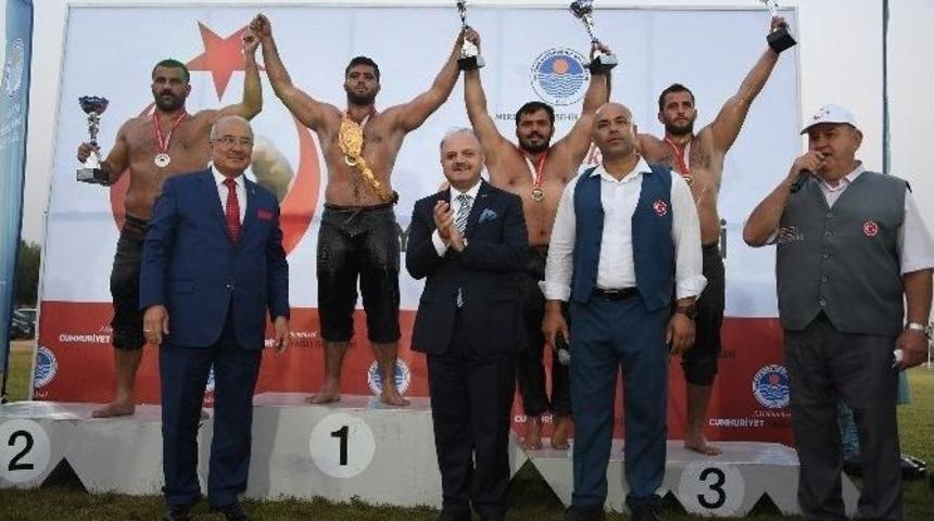 Geleneksel Cumhuriyet Yağlı G&uuml;reşleri