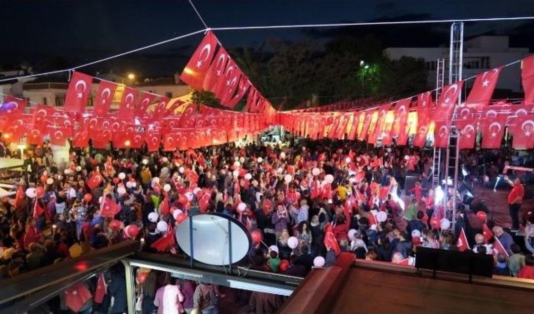 Cumhuriyet Coşkusu Fener Alayıyla İl&ccedil;eleri Sardı