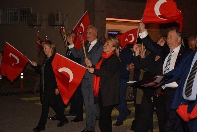 Cumhuriyet Coşkusu Fener Alayıyla İlçeleri Sardı