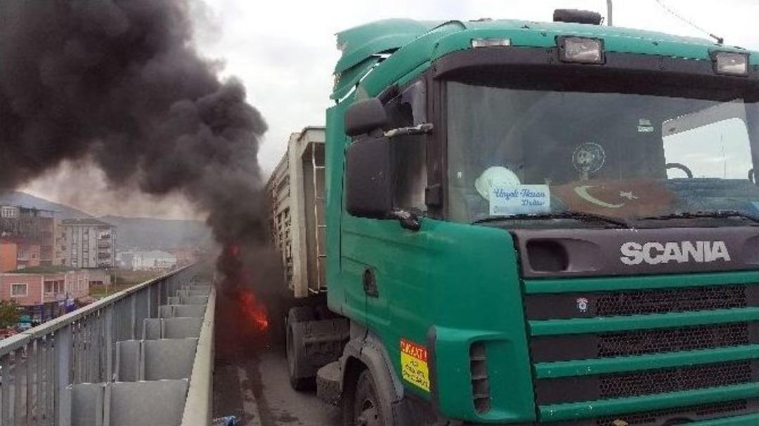 Seyir Halindeki Tır&rsquo;da Yangın &Ccedil;ıktı