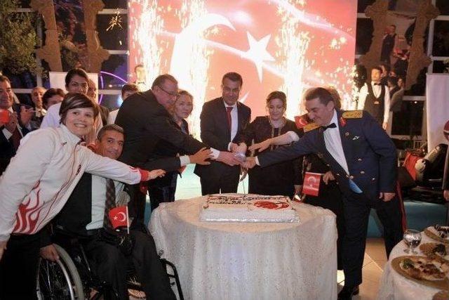 Eskişehir&rsquo;de Cumhuriyet Resepsiyonu 1