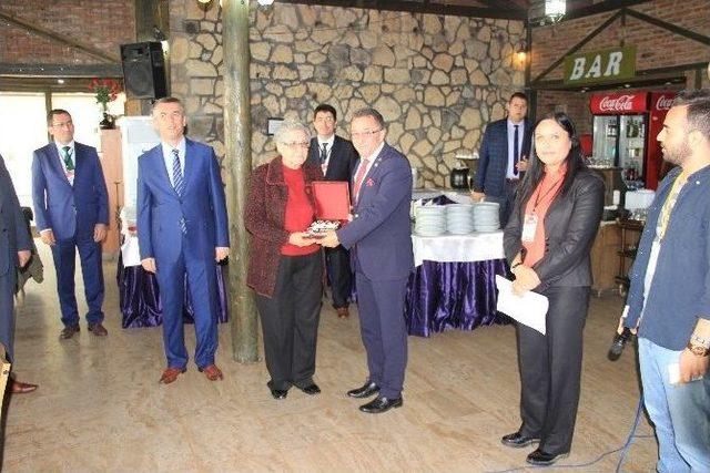 Filistinli &Ouml;ğrencilere Veda Yemeği 1