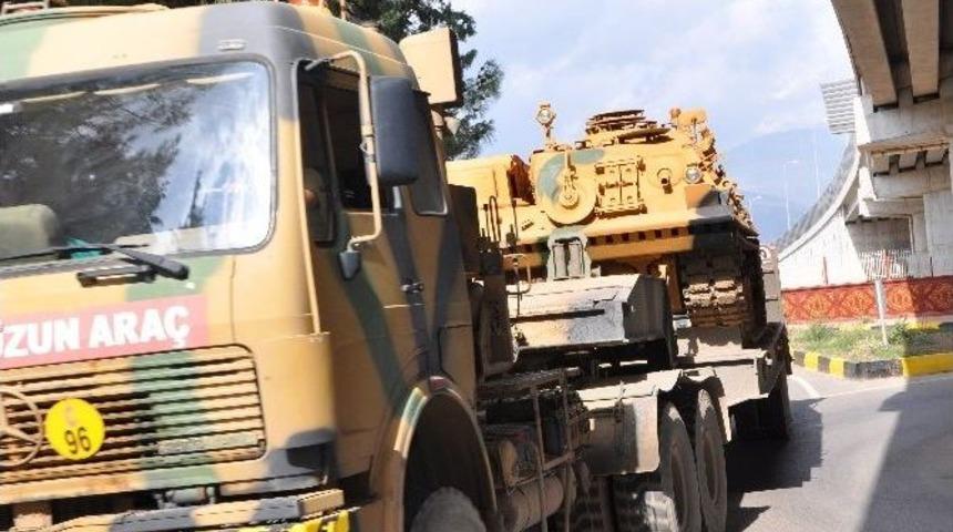 İslahiye&rsquo;de Bulunan Tanklar Sınır B&ouml;lgesine Sevk Edildi