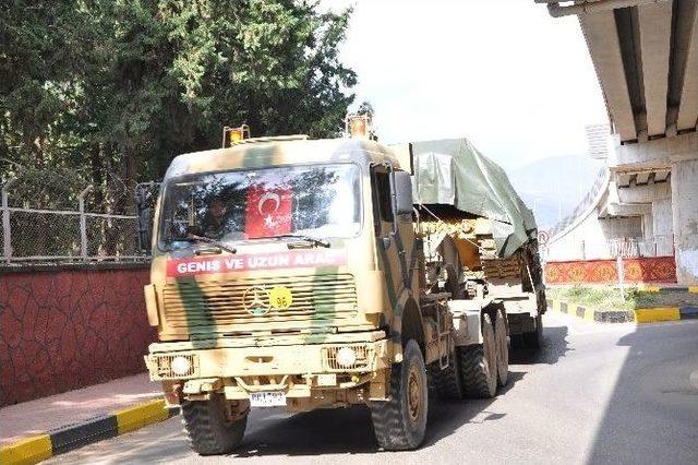 İslahiye’de Bulunan Tanklar Sınır Bölgesine Sevk Edildi