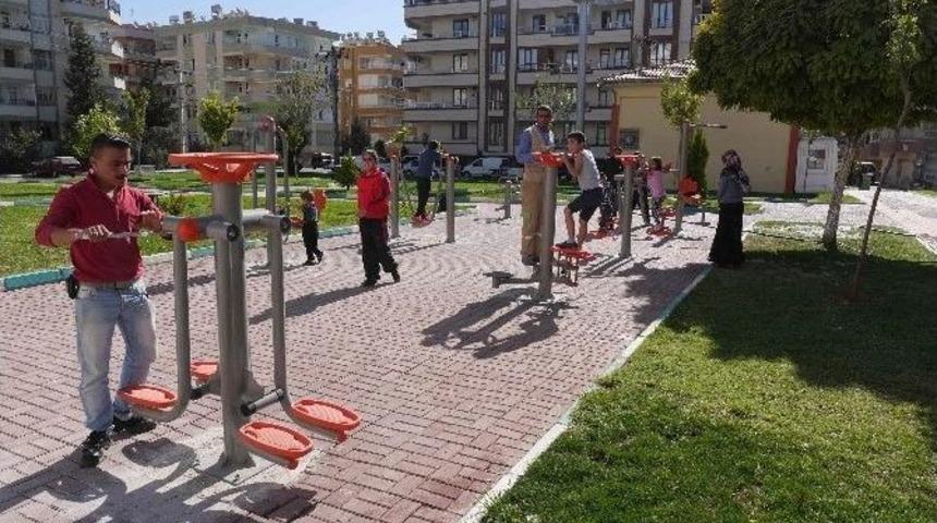 Haliliye Belediyesinden Şehit Mustafa Direkli Parkına Yeni Spor Aletleri
