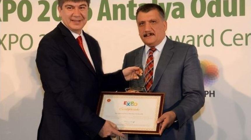 Battalgazi Belediye Başkanı G&uuml;rkan&rsquo;a Bir &Ouml;d&uuml;l Daha