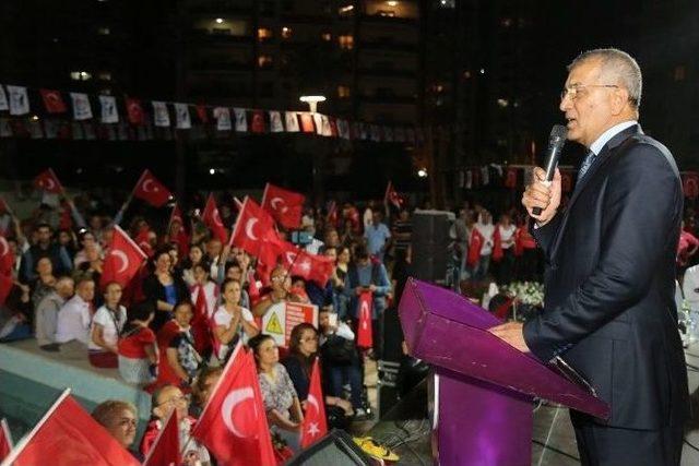 Mezitli’de Meşaleli Cumhuriyet Yürüyüşü