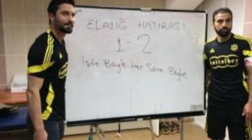 Yeni Malatyasporlu Futbolculardan &lsquo;elazığ Hatırası&rsquo; Pozu