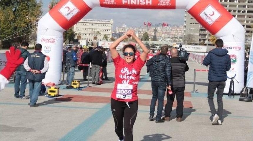 İyilik İ&ccedil;in Koştular