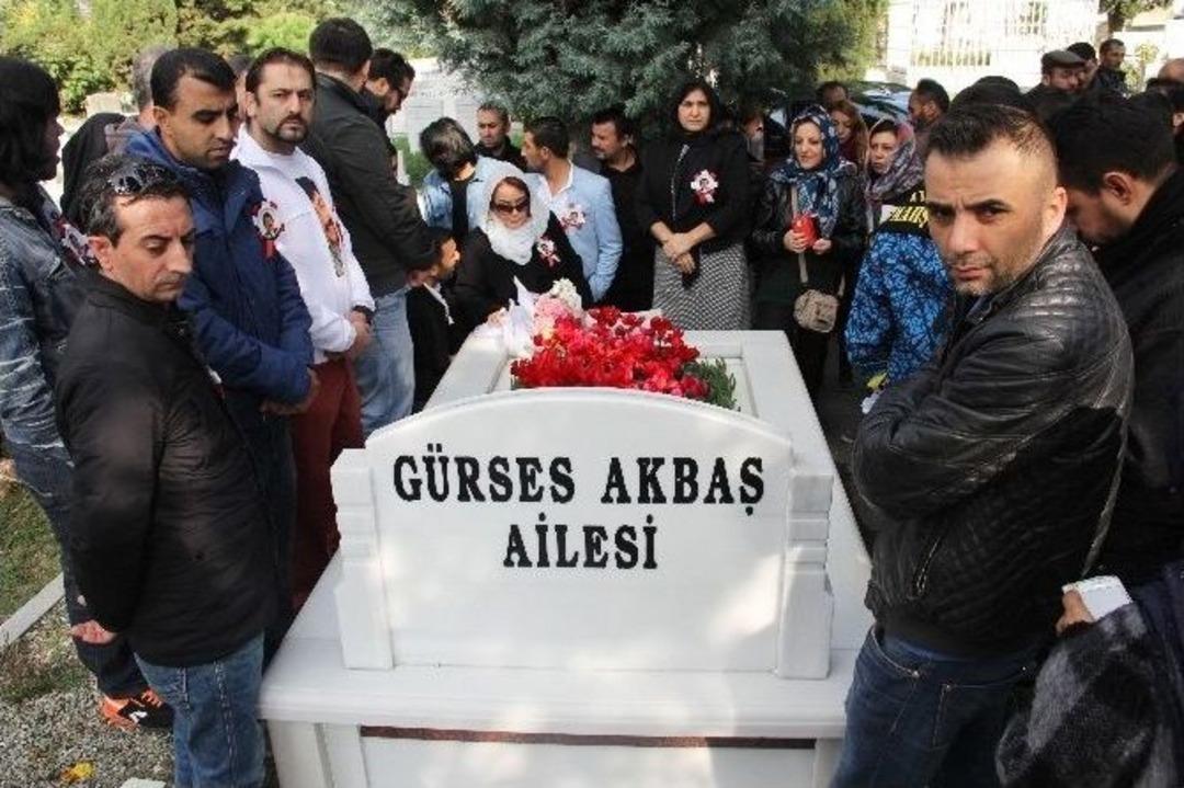 M&uuml;sl&uuml;m G&uuml;rses Kabri Başında Anıldı