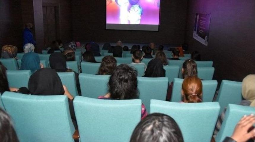 &Ccedil;olakbayrakda, Yetim &Ccedil;ocuklarla &rsquo;sinema G&uuml;n&uuml;&rsquo;nde Bir Araya Geldi