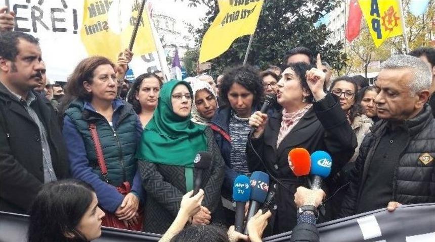 İzinsiz Y&uuml;r&uuml;y&uuml;ş Yapan Hdp&rsquo;li Gruba Polis M&uuml;dahalesi