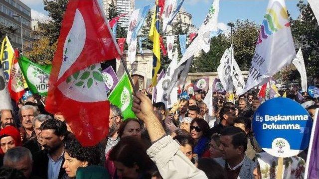 İzinsiz Yürüyüş Yapan Hdp’li Gruba Polis Müdahalesi