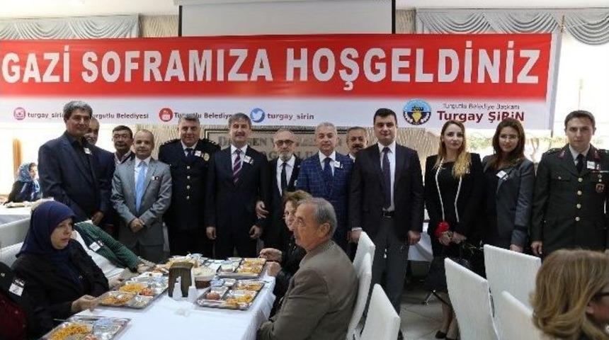 Turgutlu&rsquo;da &rsquo;gazi Sofrası&rsquo;nda Birlik Ve Beraberlik Mesajları Verildi