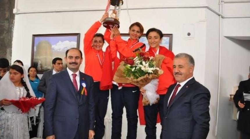 Posta Dağıtıcıları Y&uuml;r&uuml;y&uuml;ş Balkan Şampiyonası&rsquo;da Dereceye Girenlere &Ouml;d&uuml;lleri Verildi