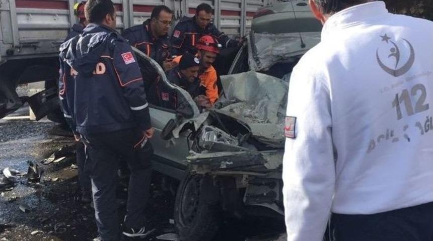 Erzurum&rsquo;da Trafik Kazası: 2 &Ouml;l&uuml;, 2 Yaralı