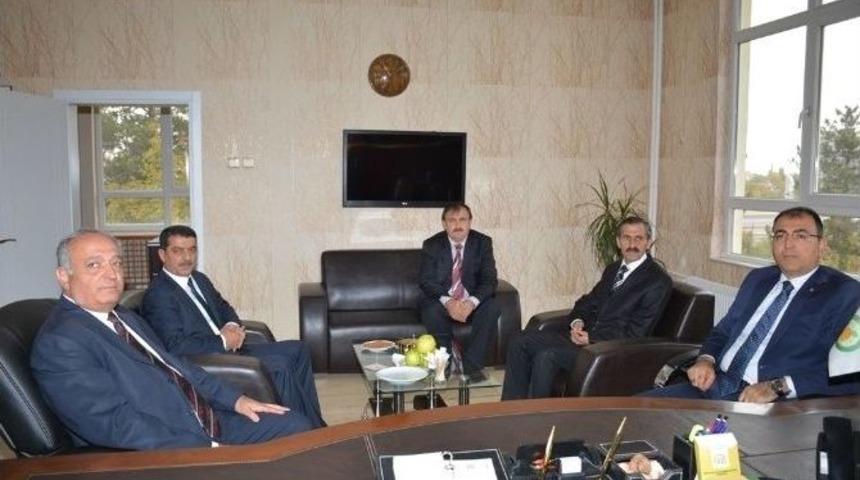 Vali Toprak&rsquo;dan Kayısı Araştırma Enstit&uuml;s&uuml;&rsquo;ne Ziyaret