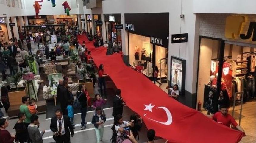 Forum Magnesia&rsquo;da Dev Bayrak Y&uuml;r&uuml;y&uuml;ş&uuml; Yapıldı