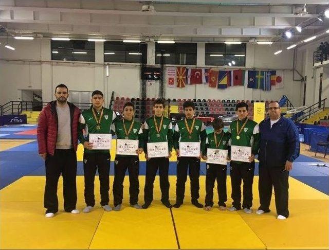 Manisa B&uuml;y&uuml;kşehir&rsquo;li Sporculardan Makedonya&rsquo;da B&uuml;y&uuml;k Başarı 3