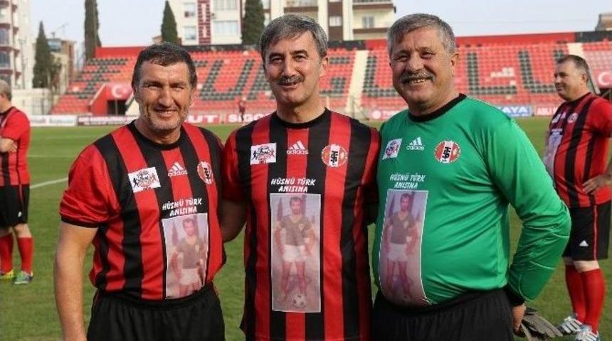 Makedonya G&ouml;&ccedil;menleri Turgutlu Futbolunun Efsaneleri Buluşturdu