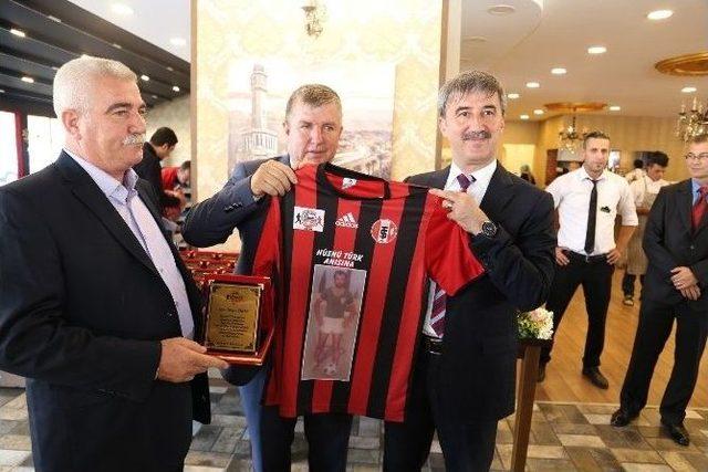 Makedonya Göçmenleri Turgutlu Futbolunun Efsaneleri Buluşturdu