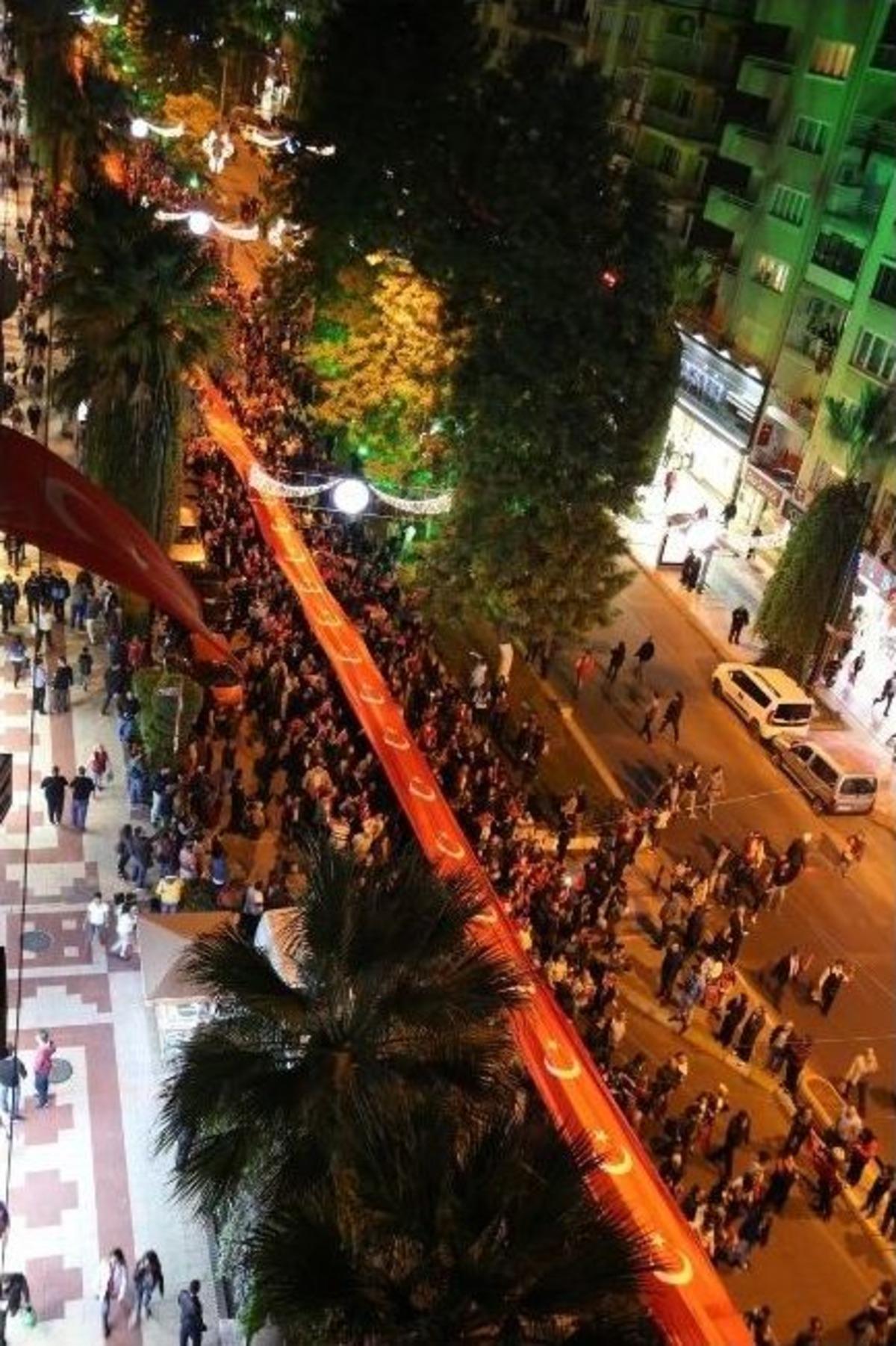 B&uuml;y&uuml;kşehir Cumhuriyet Coşkusunu Fener Alayı Kortejiyle Kutladı