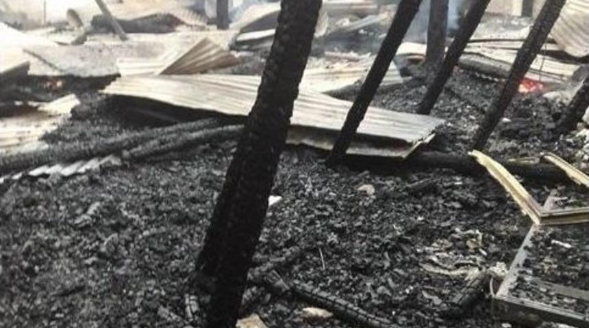 Koruma Altındaki 78 Yıllık Ahşap Cami K&uuml;l Oldu