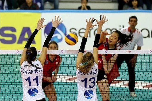 Vakıfbank Lige Galibiyetle Başladı